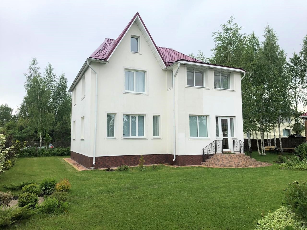 Предлагаем хороший уютный дом для продажи.
