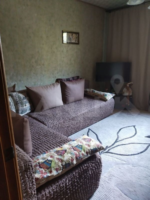 Продам 3-комнатную квартиру в развитом районе по низкой цене.