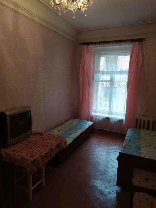 Сдатся на длительный срок комната в 3 х комнатной квартире.