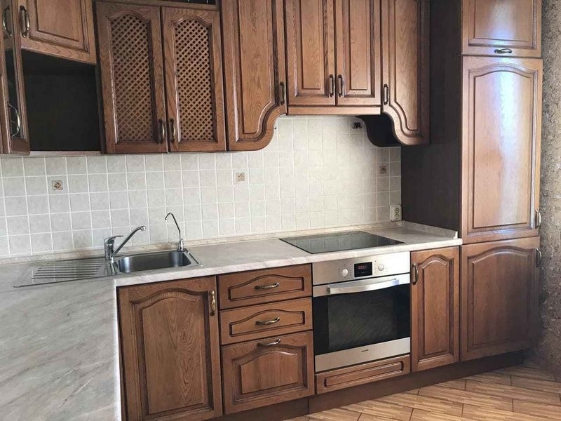 Сдается двухкомнатная квартира с видом на парк.