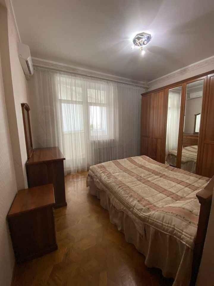 Сдам трешку в хорошем районе.