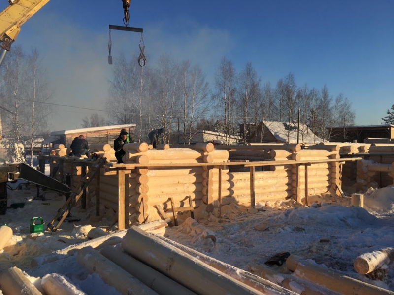 Бревно ручной рубки. Хвойных пород.