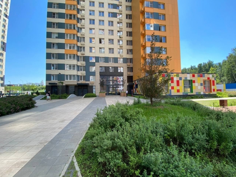 Квартира 78 кв метров с огромной кухней-гостиной 30 кв метров.