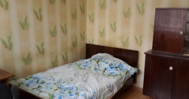 Сдатся комната на длительный срок одному человеку без вредных привычек.