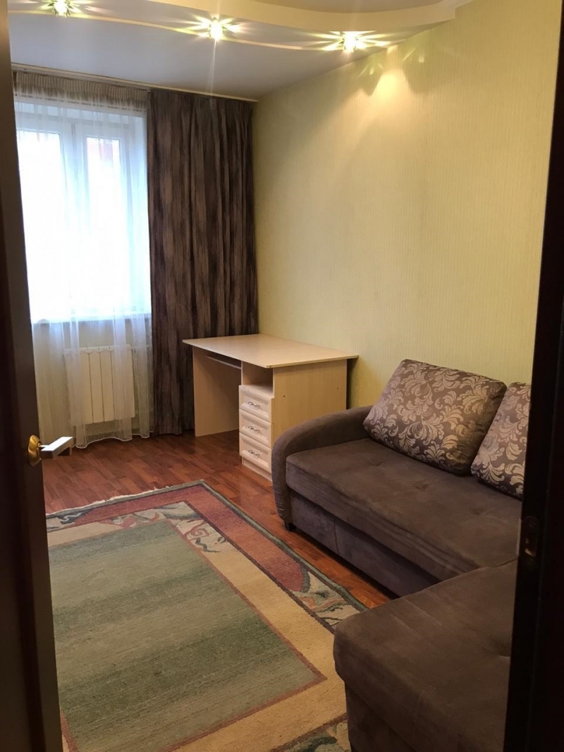 Продам 2-к квартиру в хорошем доме с чистым подъездом.
