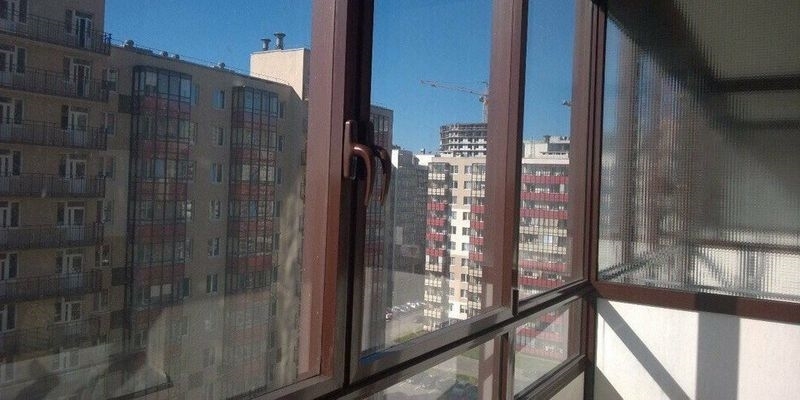 От дома до метро можно добраться транспортом.