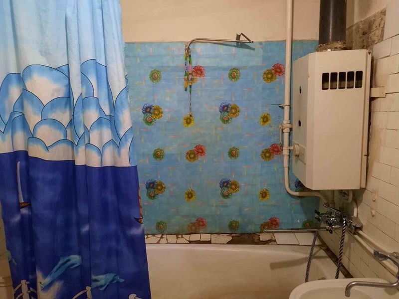 Сдается комната в 3-х комнатной кв, на длительный срок в 5 мин пешком от м Киров