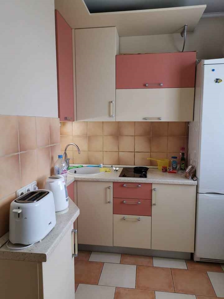 Продается 1-к квартира в развитом благоустроенном районе.