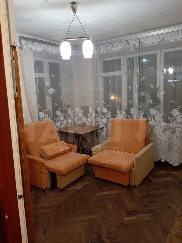 Квартира находится в 10 минутах ходьбы от станций метро Hoвочеркaccкaя и Ладожск