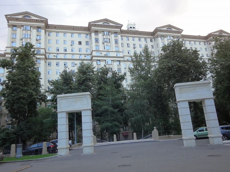 Вашему вниманию предлагается двухкомнатная квартира в сталинском кирпичном доме