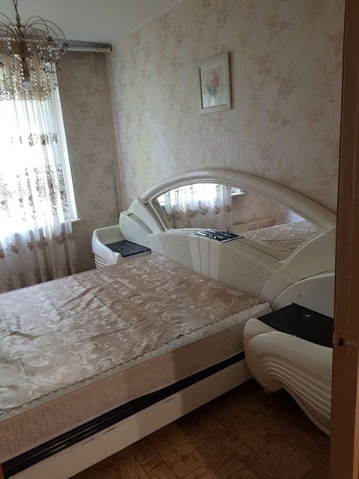 Продается 2-комнатная квартира в хорошем районе.