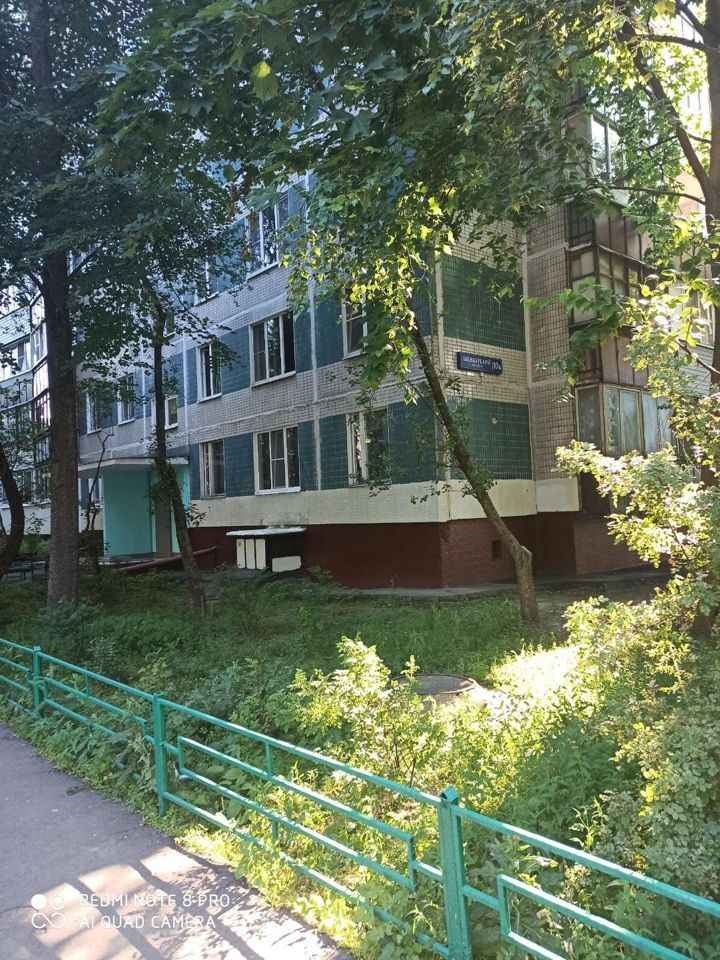 Продается 3-комнатная квартира в хорошем благоустроенном районе.