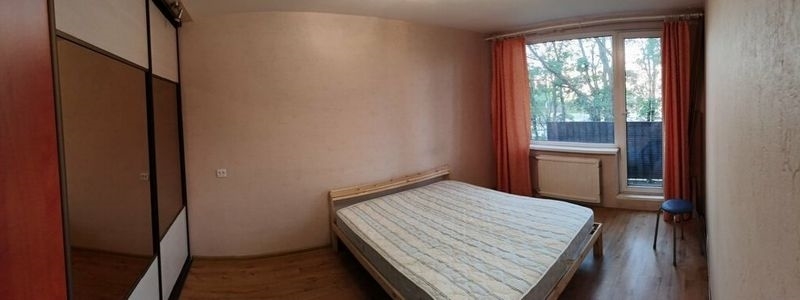 Сдатся двух- комнатная квартира в 15 минутах ходьбы от метро.
