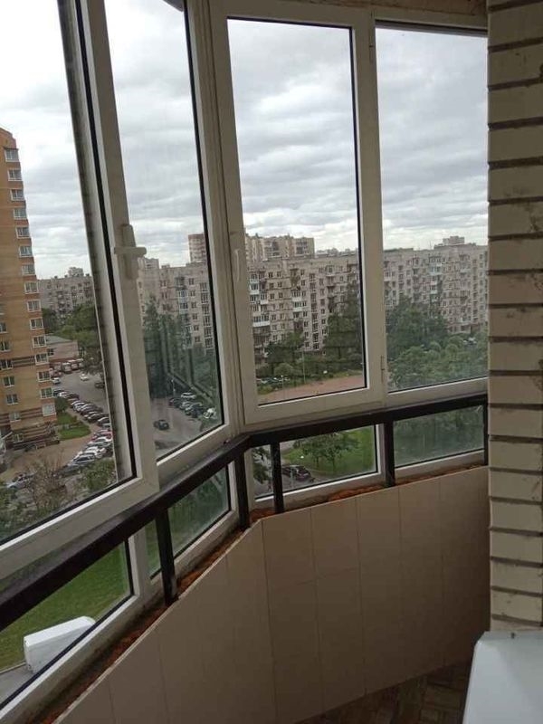 Совсем рядом с домом метро.