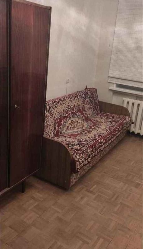 В 2 х комнатной квартире сдается комната.