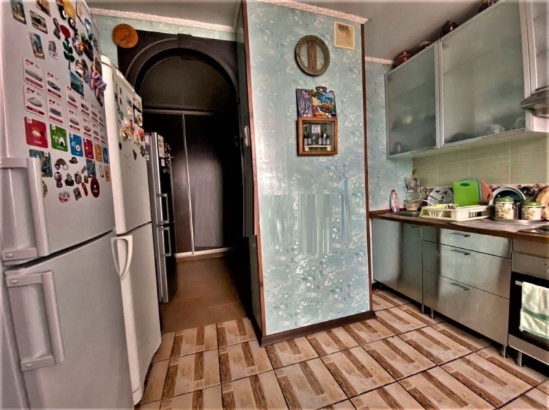 Продается 3-комн. квартира, все комнаты изолированные.