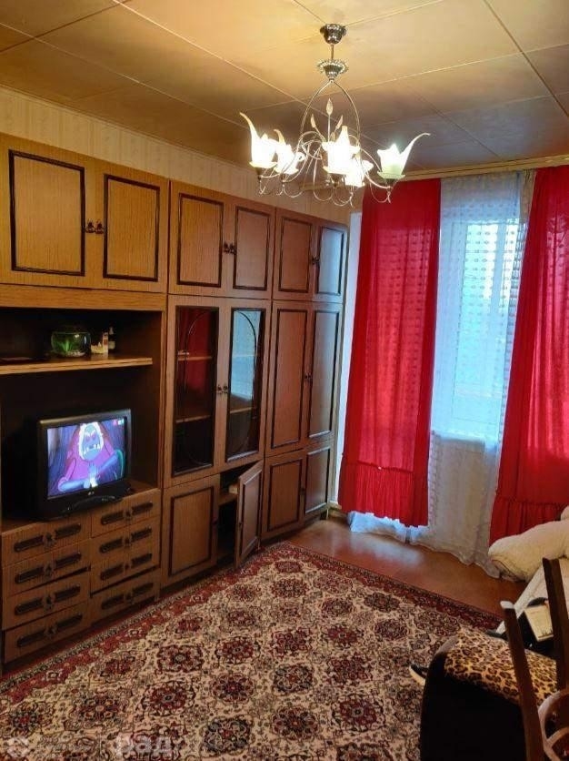 Продам 2-комнатную квартиру в развитом районе по доступной цене.