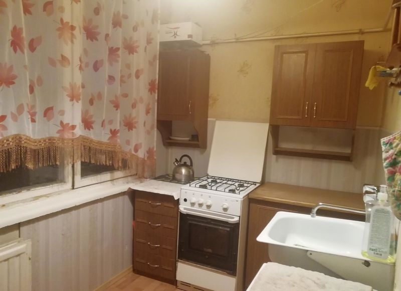 Сдается комната в трхкомнатной квартире, Соседи семья с двумя детьми.