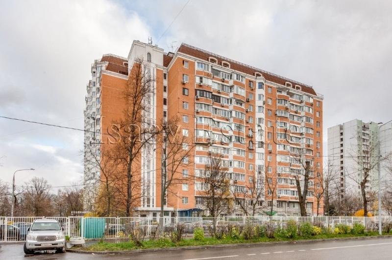 Продается 3-комнатная квартира в хорошем благоустроенном районе.