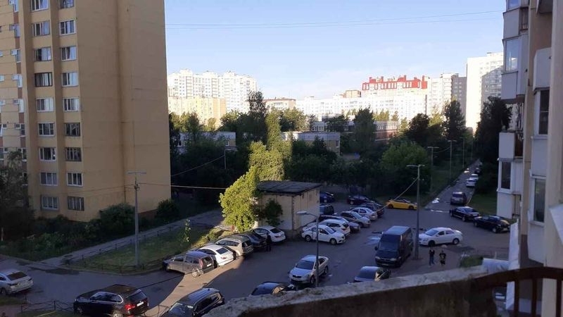 Отлично подходит для тех , кто переезжает со своей мебелью и техникой.