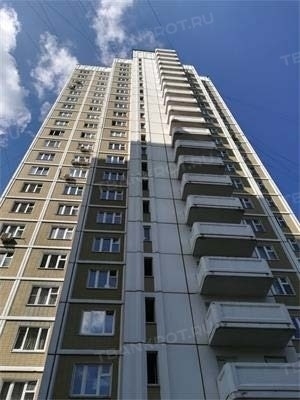 Продается большая 3-х комнатная квартира в пешей доступности от метро.