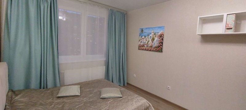 Очень много места для хранения вещей шкаф купе в комнате и шкаф в коридоре .