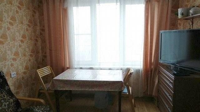 Продается светлая квартира в хорошем состоянии.