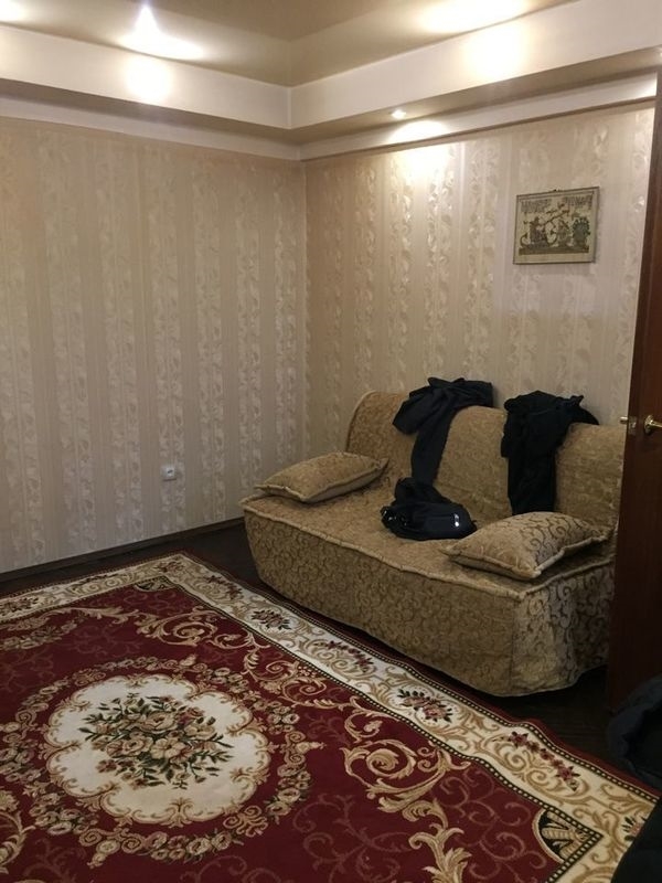 Сдается 3-комнатная квартира в развитом районе по доступной цене.