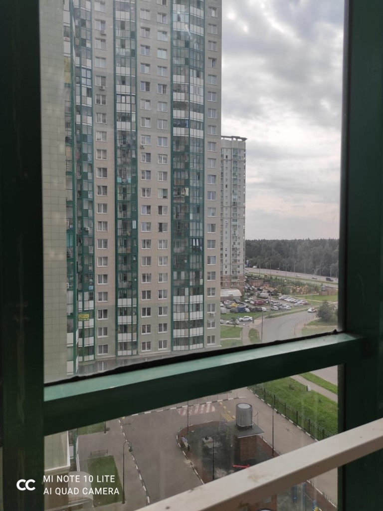 Предлагаем вашему вниманию просторную квартиру в ЖК Изумрудные холмы.