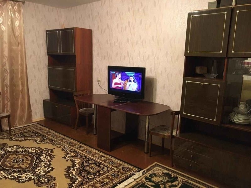 На длительный срок, без животных.