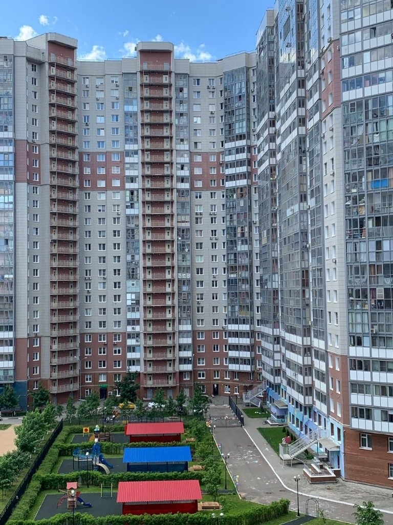 Отличная 1-комнатная квартира в хорошем доме.