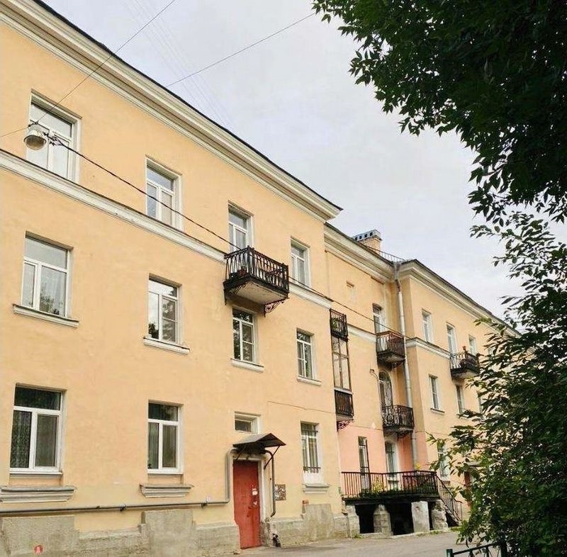 Продам 2-к квартиру в хорошем доме с чистым подъездом.