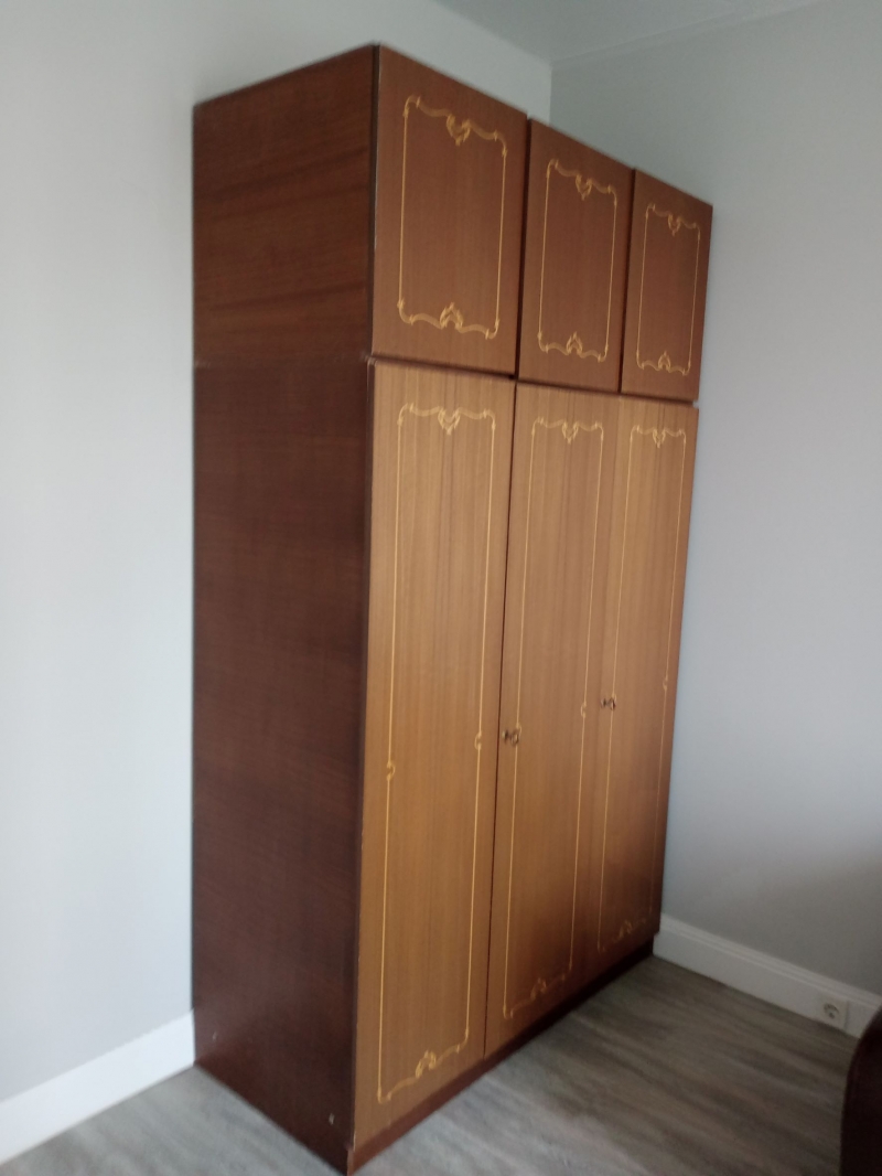 Продам шкаф 3-х створчатый с антресолью, зеркалом