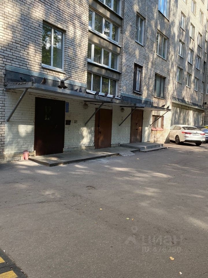 Продается 3-комнатная квартира в хорошем районе.