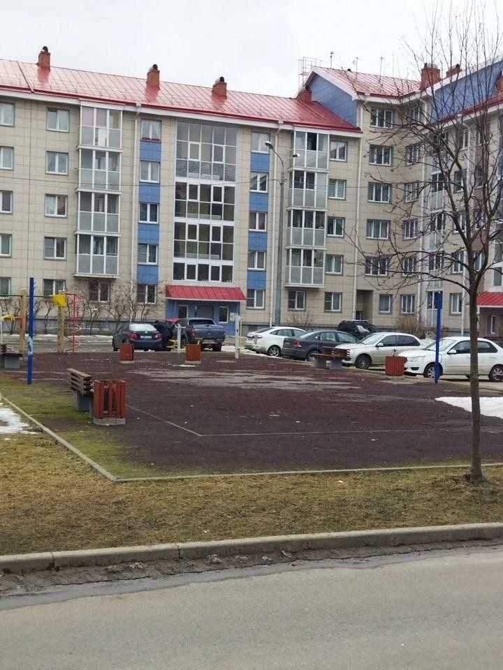 Продается 1-комнатная квартира в тихом районе.