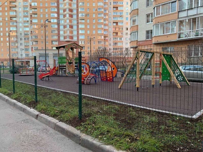 Сдается отличная однокомнатная квартира с огромной кухней-столовой в шаговой дос