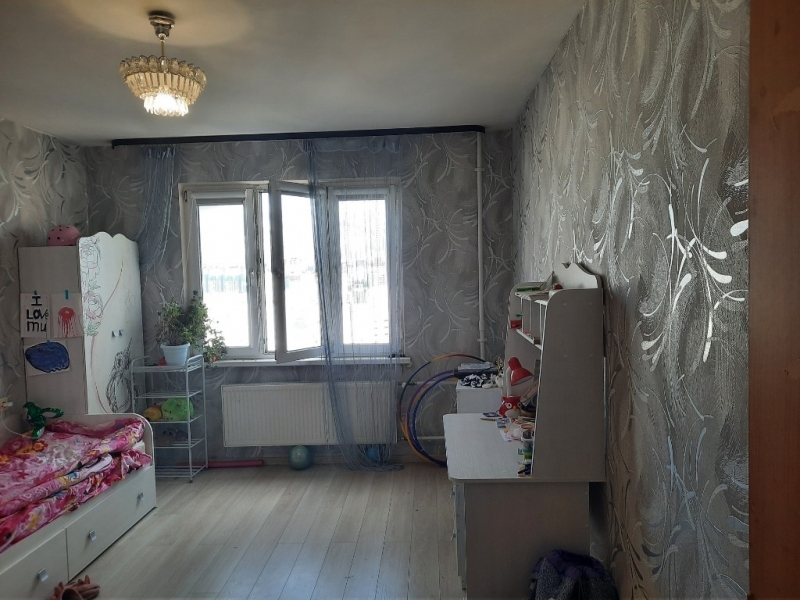 Продам 3-комнатную квартиру по отличной цене.