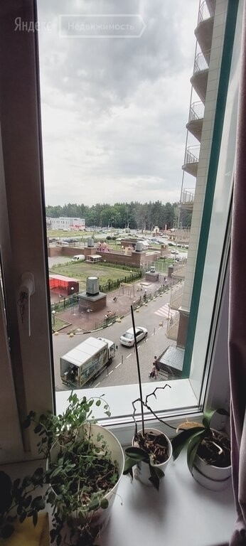 Продам 2-комнатную квартиру в развитом районе по доступной цене.