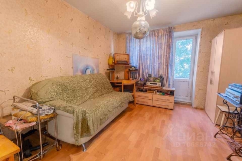 Продается 2-комнатная квартира в хорошем районе.