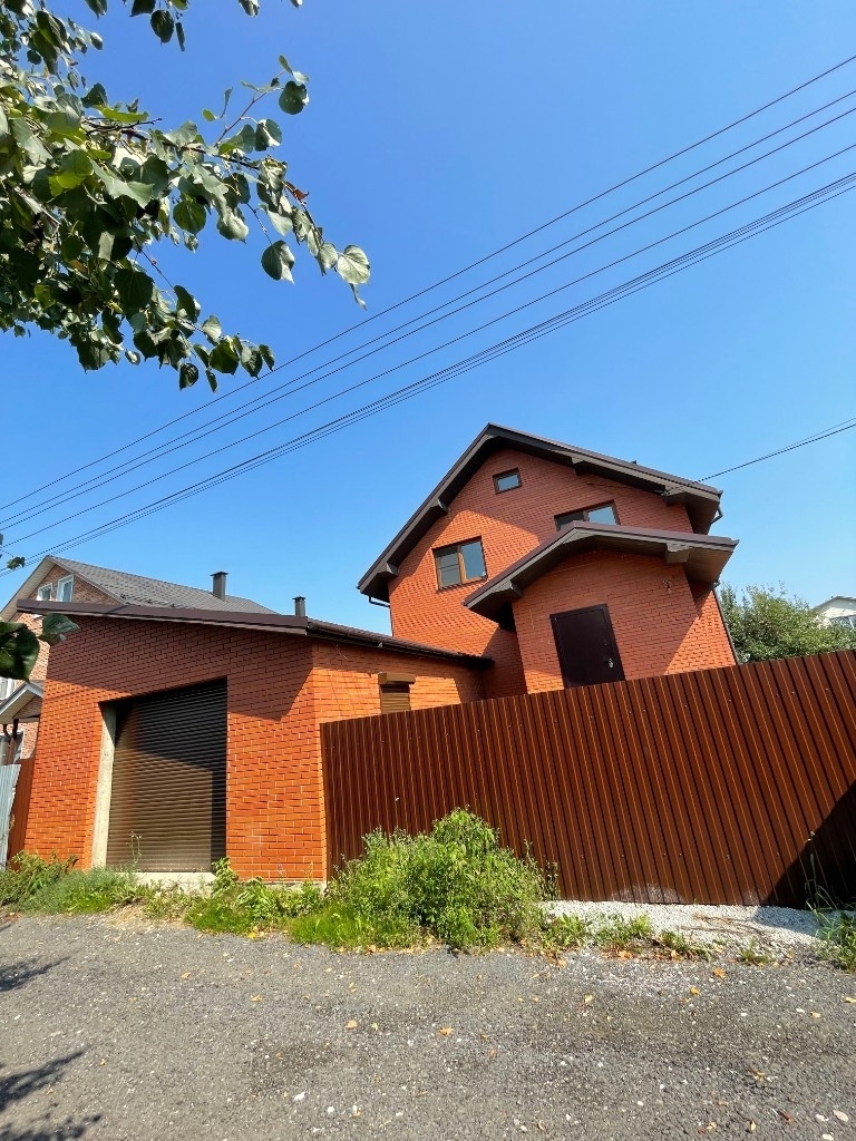 Продается отличный дом для комфортного проживания и отдыха.