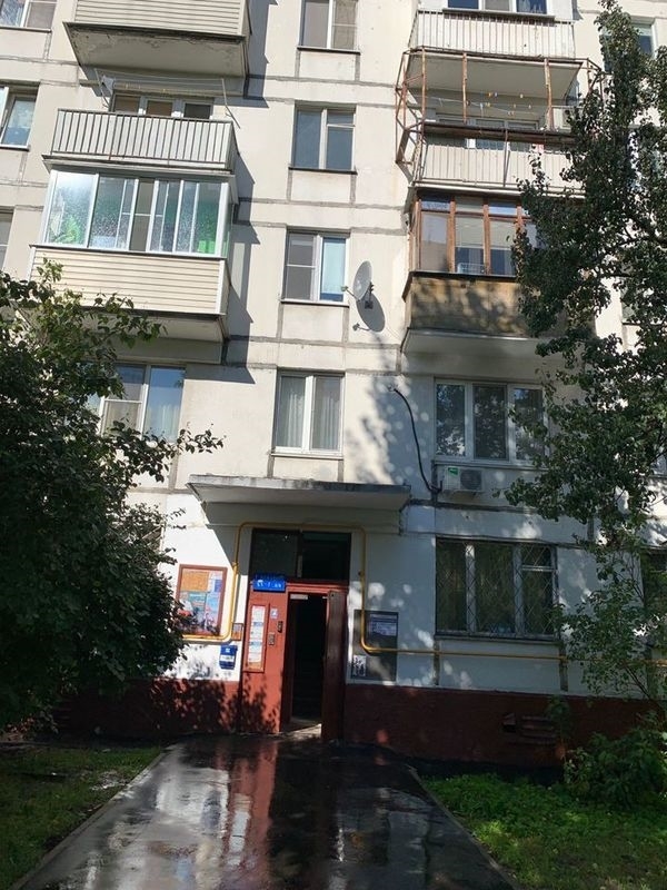 Продается 2-к квартира в прекрасном благоустроенном районе.