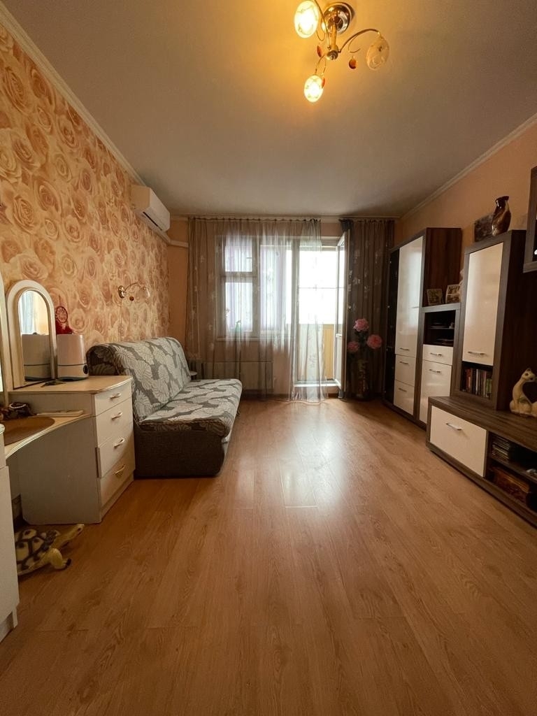 Продаю квартиру на 15-м этаже 17-ти этажного панельного дома.