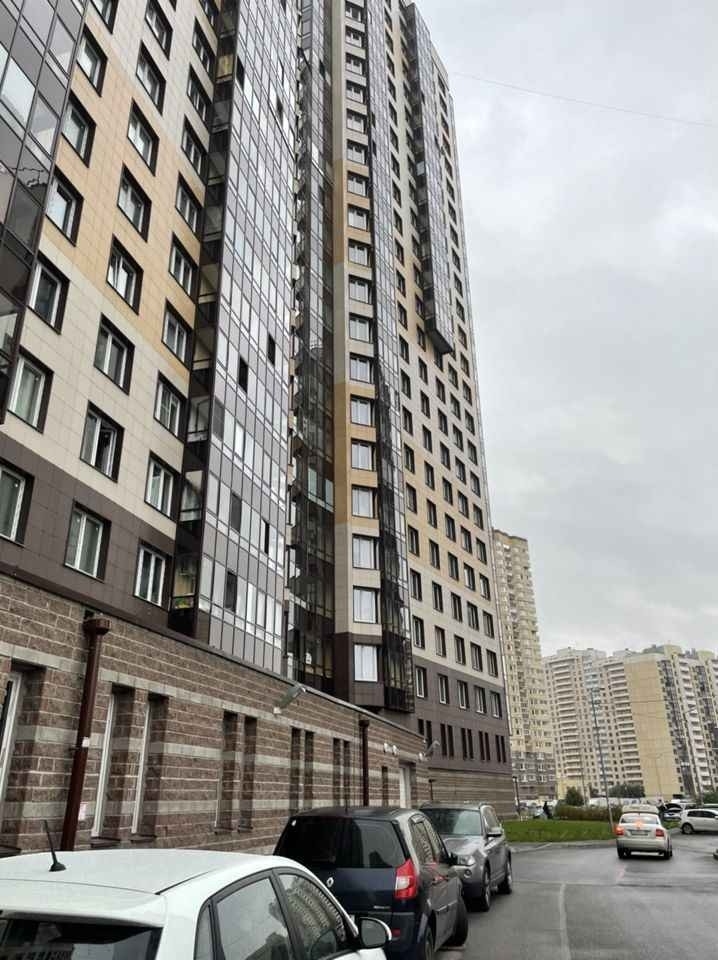 Продам 3-комнатную квартиру в развитом районе по низкой цене.
