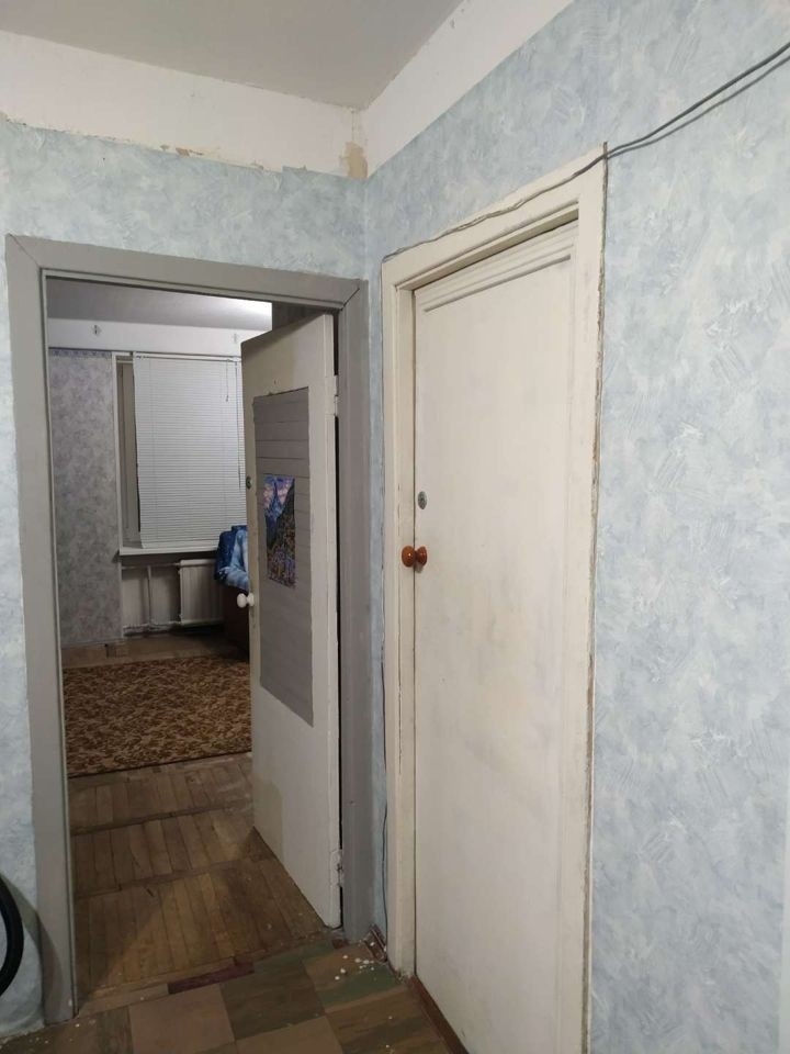 Продается двушка в хорошем районе.