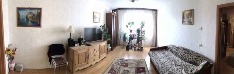 Продается 3-комнатная квартира в прекрасном благоустроенном районе.