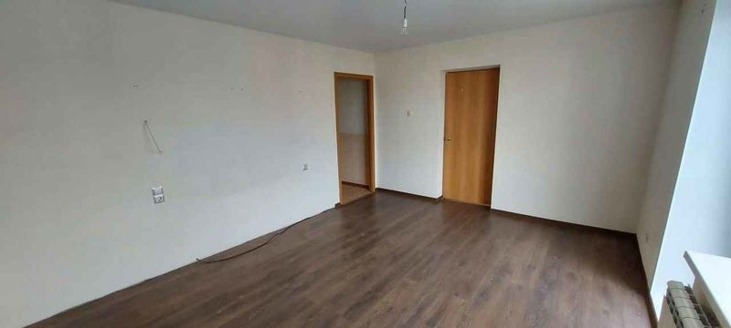 Трехкомнатная квартира в аренду по доступной цене.