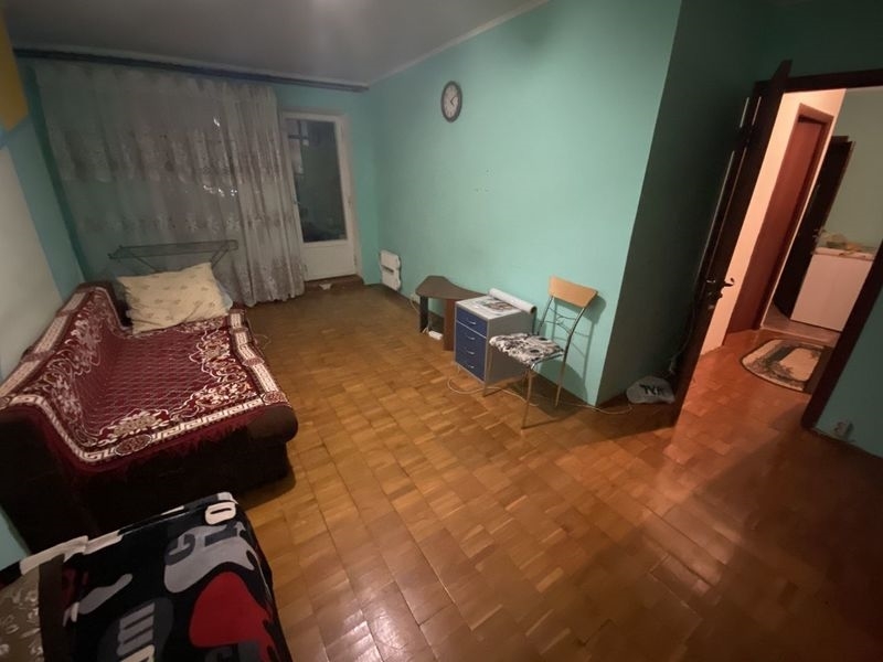 Сдается просторная двухкомнатная квартира в хорошем состоянии.