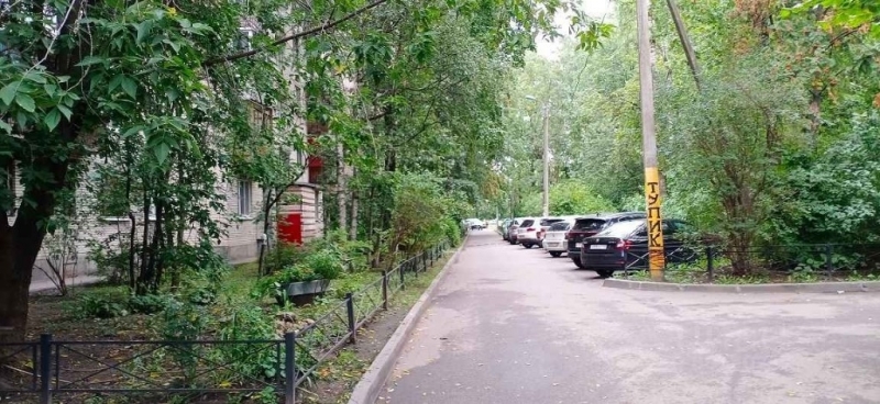 Продается 2-к квартира в прекрасном благоустроенном районе.