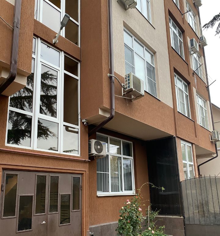 Продается 1-ком квартира в доме комфорт-класса. Сочи.