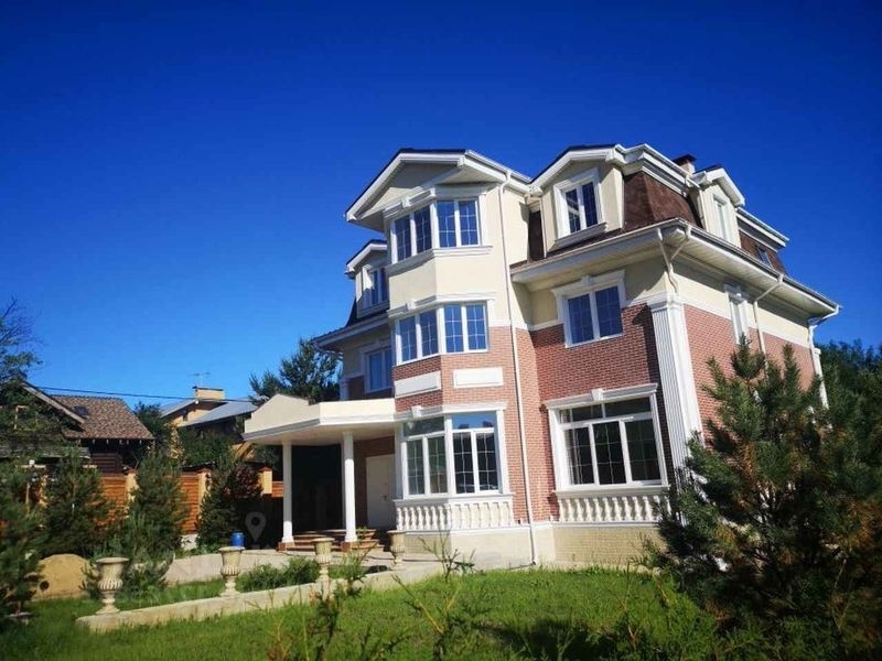 Продается большой красивый дом в прекрасном районе Москвы Куркино.